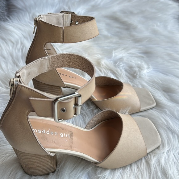 Madden Girl Reveal Ankle Strap Heels Nude Tan Block Stacked Wood NWOB Sz 9.5 - Picture 11 of 13